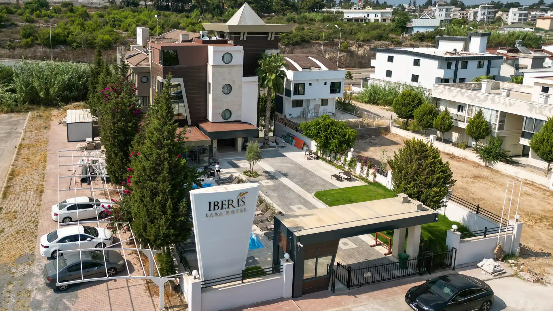 IBERIS HOTEL | Tesis